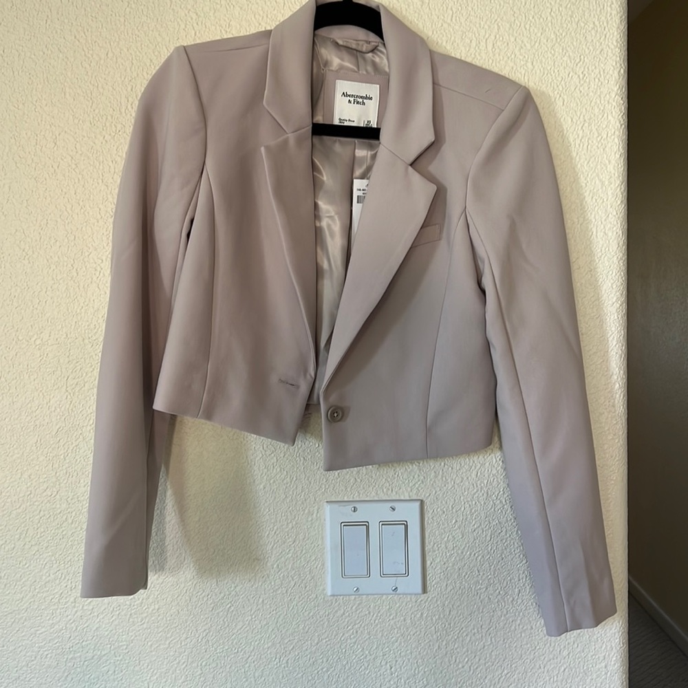 Cropped Abercrombie blazer